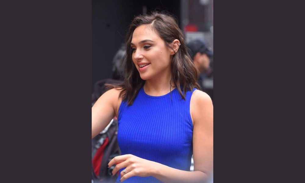 Gal Gadot shows off her Wonder Woman physique in tight blue skirt